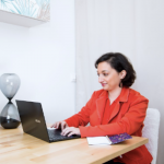 Un accompagnement sur-mesure en coaching pour clarifier vos objectifs, dépasser vos blocages et déployer pleinement vos ressources vers l’épanouissement
