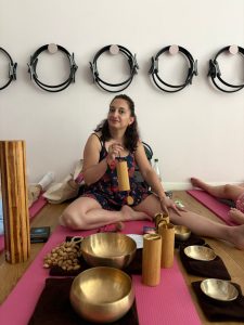 Voyage sonore avec bols tibétains outils d’hypnothérapie et de coaching avec bols sonores